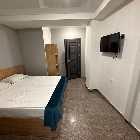 יירבאן Friendly Hotel מראה חיצוני תמונה