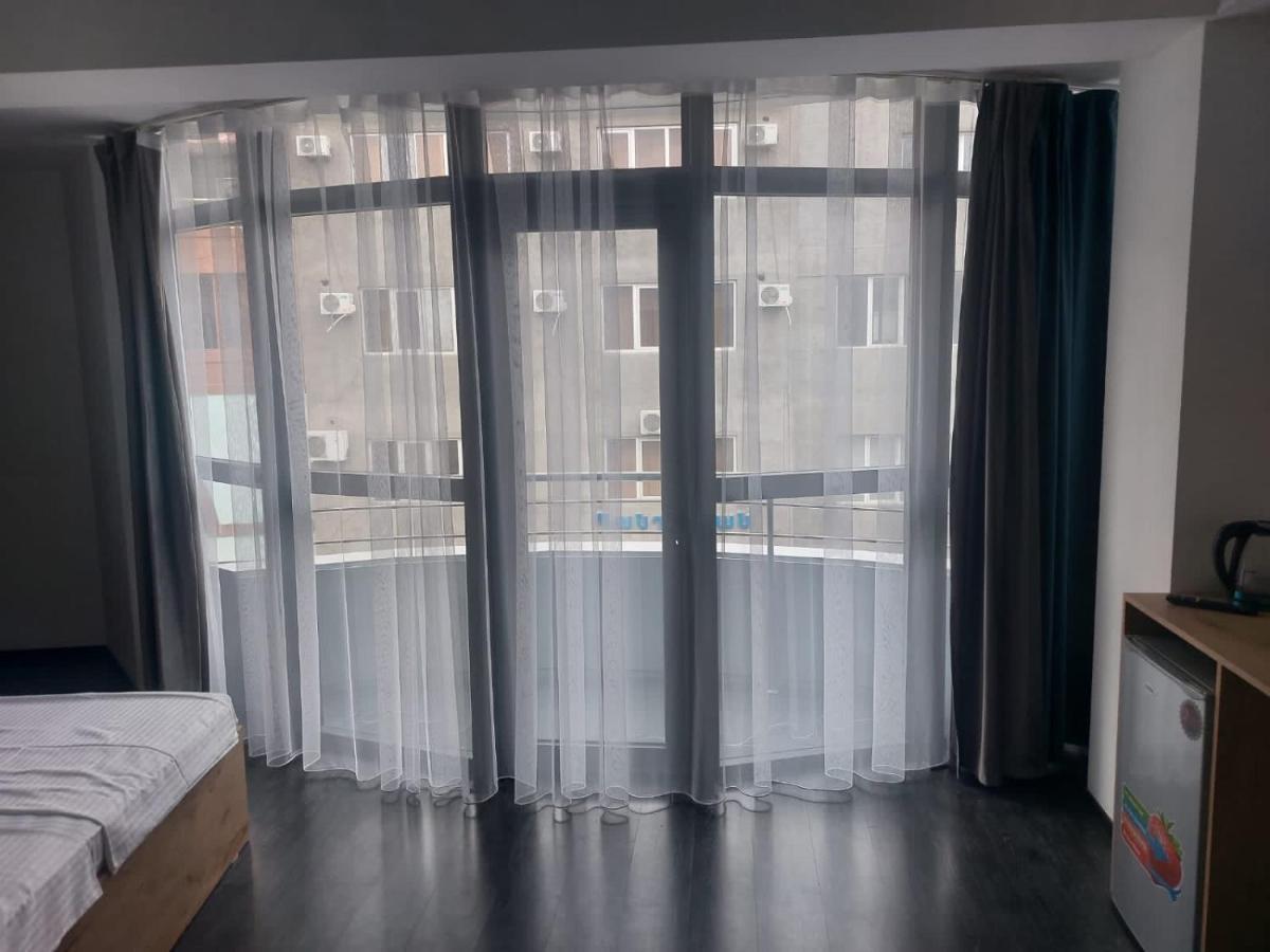 יירבאן Friendly Hotel מראה חיצוני תמונה