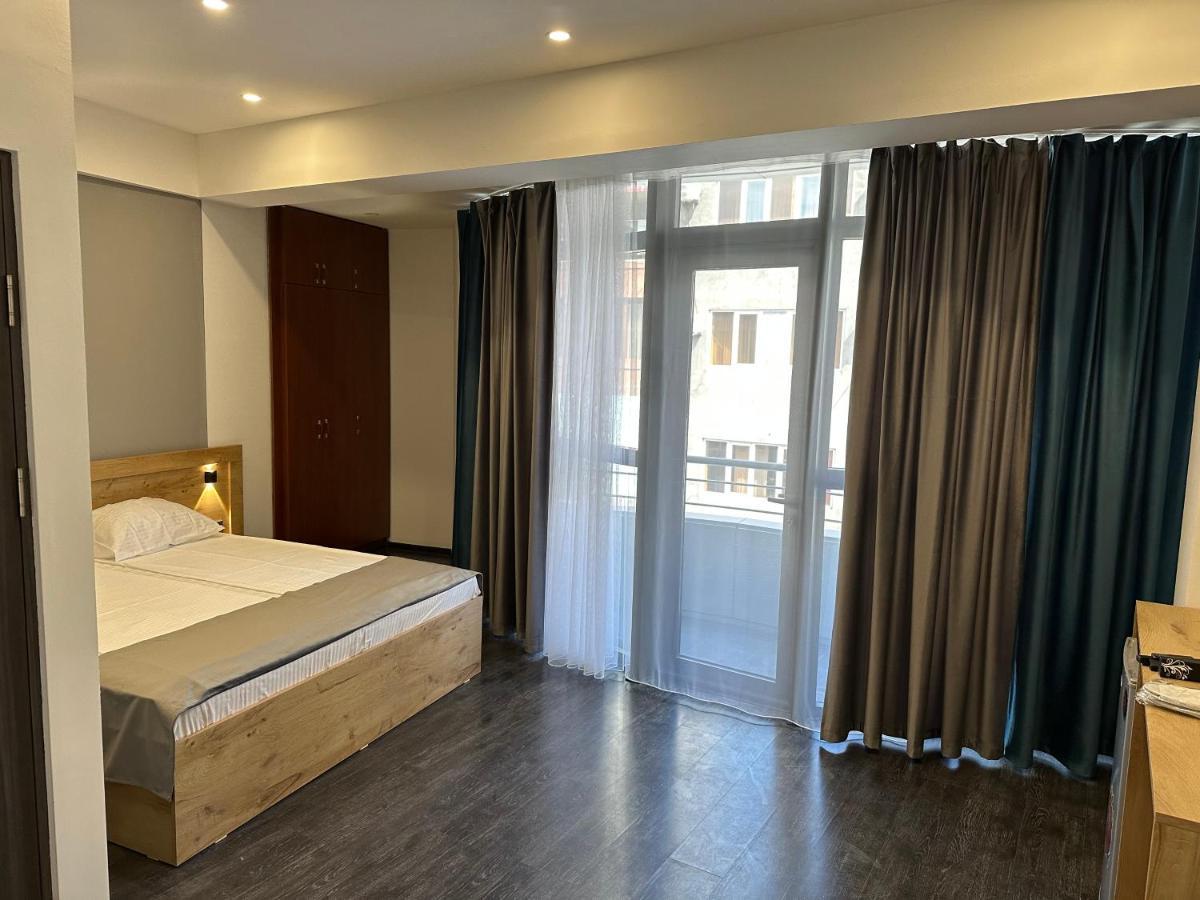יירבאן Friendly Hotel מראה חיצוני תמונה
