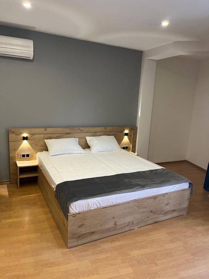 יירבאן Friendly Hotel מראה חיצוני תמונה
