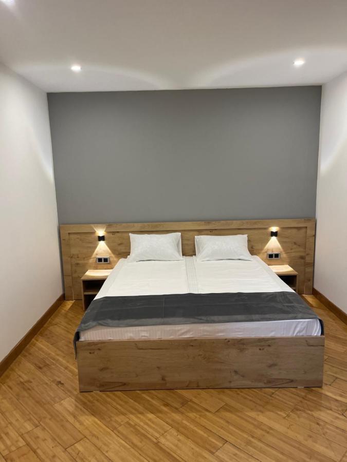 יירבאן Friendly Hotel מראה חיצוני תמונה