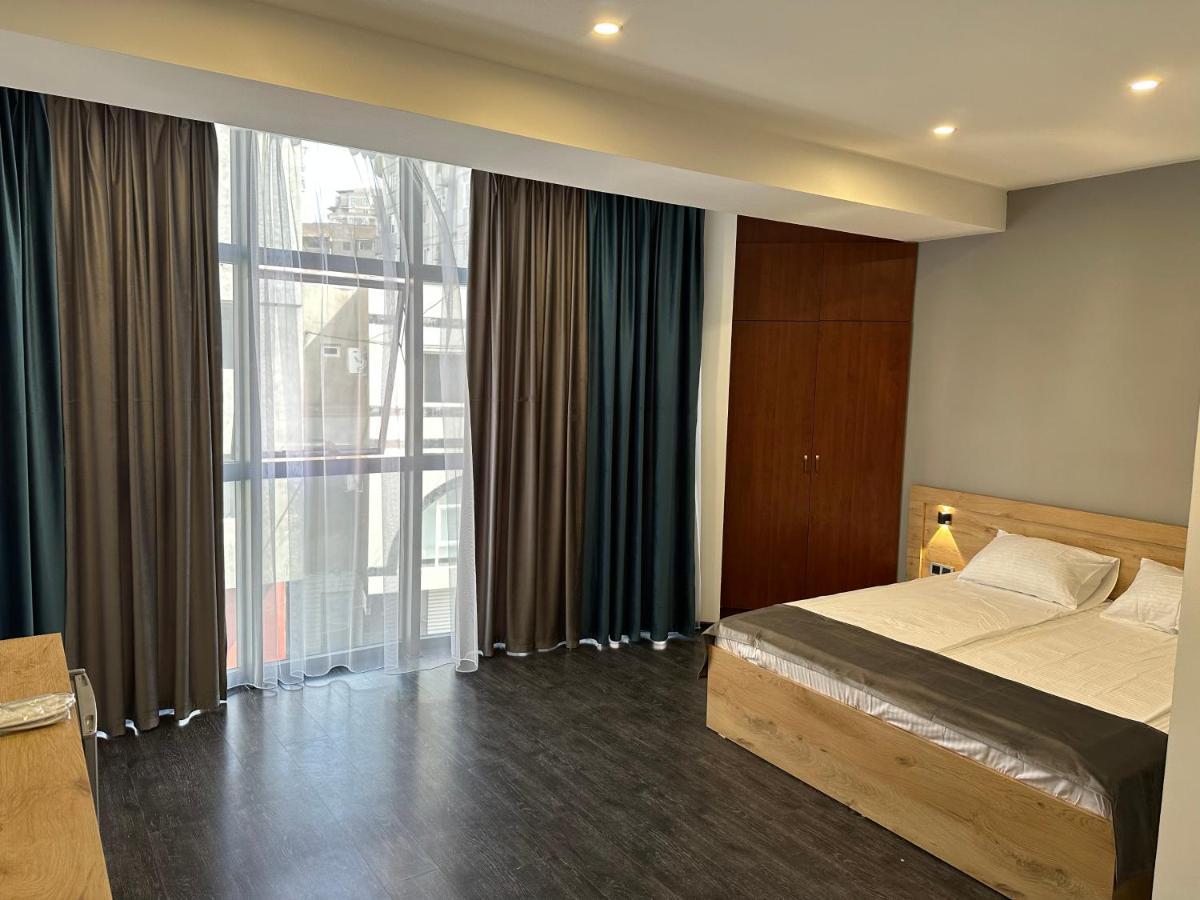 יירבאן Friendly Hotel מראה חיצוני תמונה