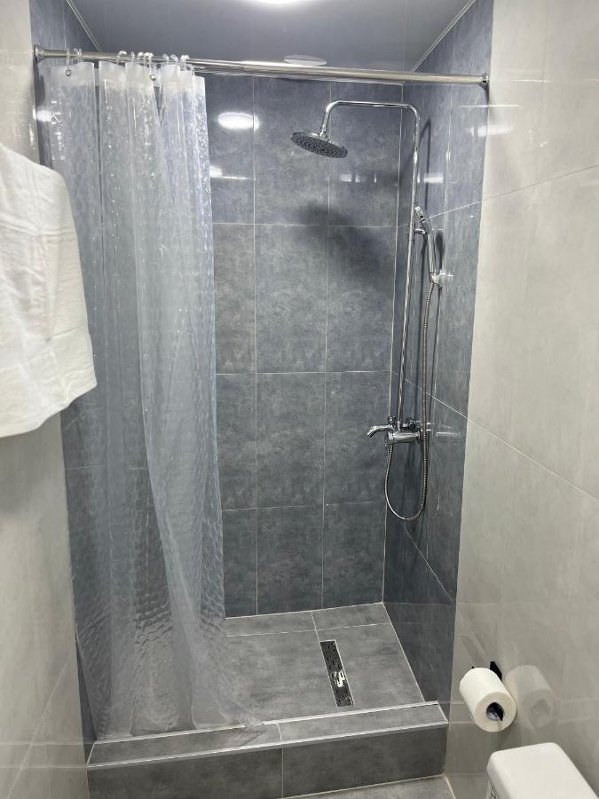 יירבאן Friendly Hotel מראה חיצוני תמונה