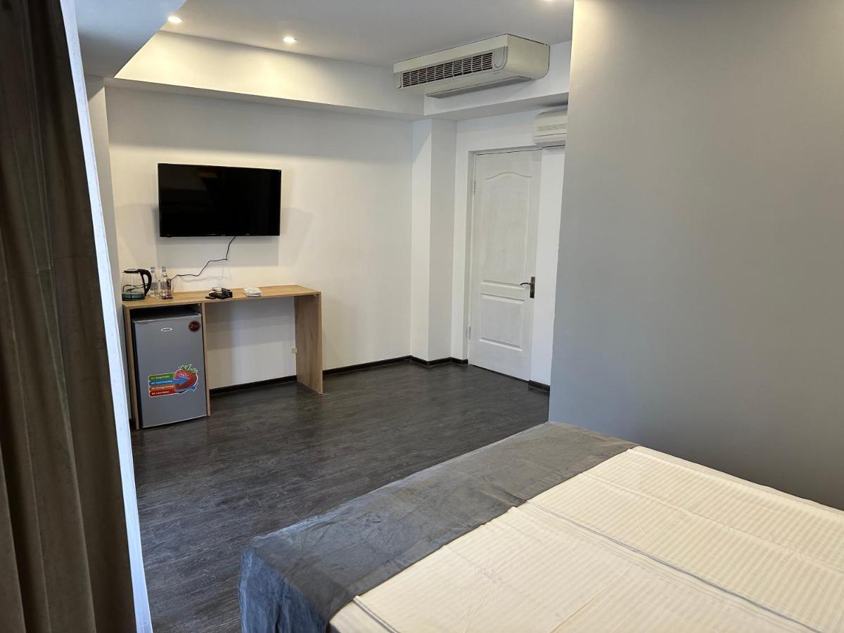 יירבאן Friendly Hotel מראה חיצוני תמונה