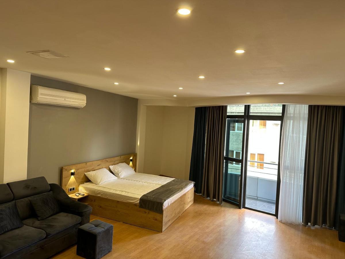 יירבאן Friendly Hotel מראה חיצוני תמונה