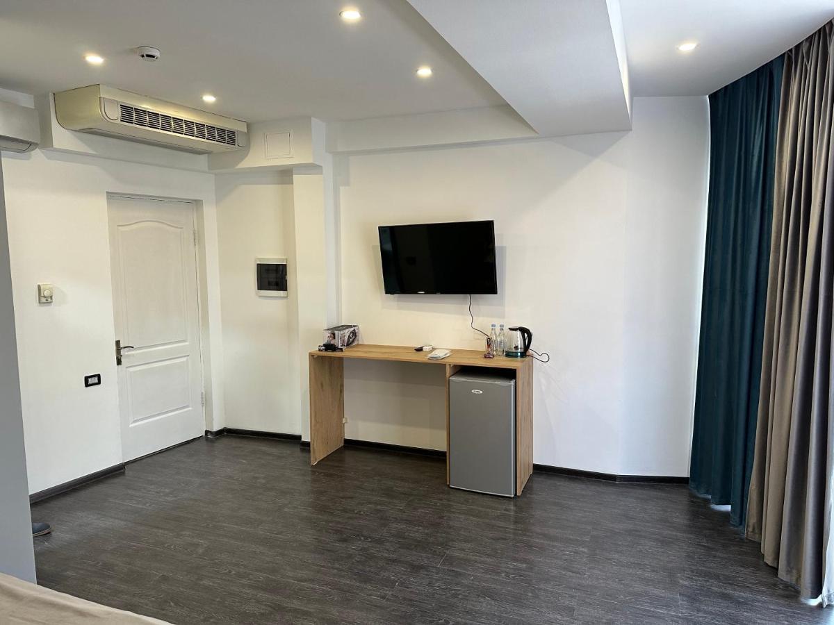 יירבאן Friendly Hotel מראה חיצוני תמונה