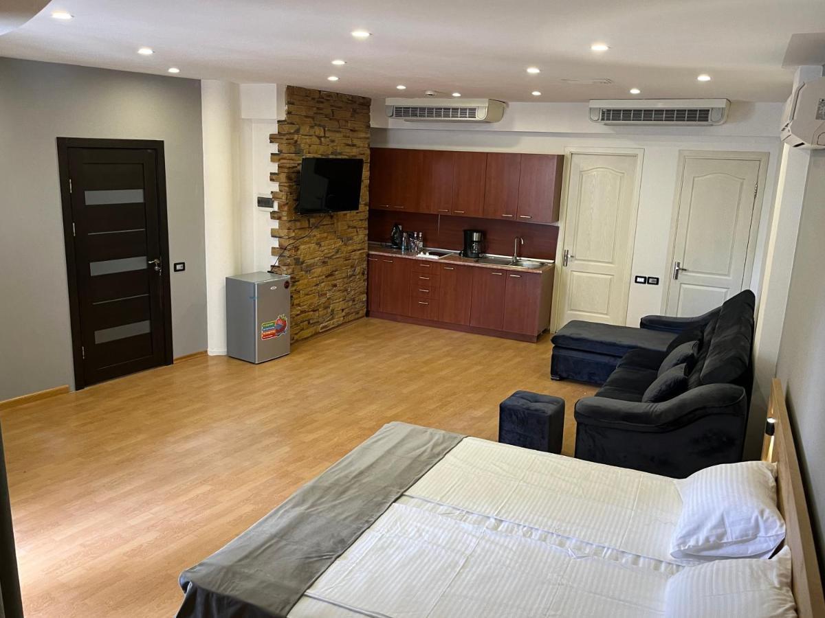 יירבאן Friendly Hotel מראה חיצוני תמונה