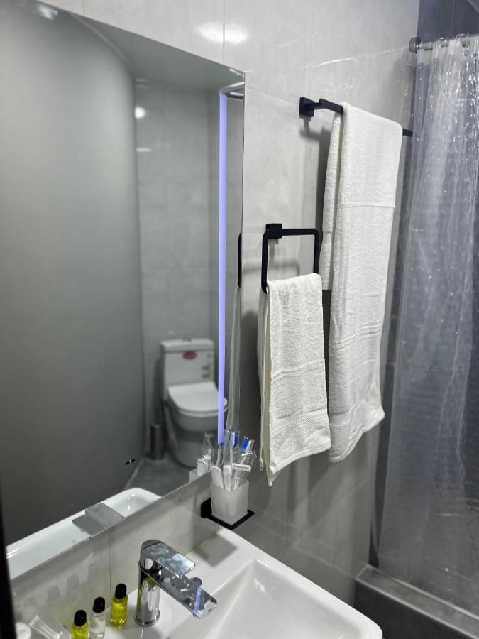 יירבאן Friendly Hotel מראה חיצוני תמונה