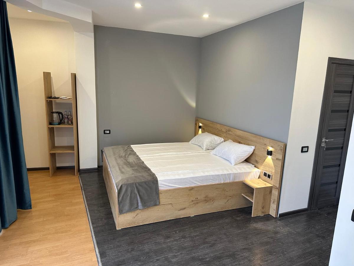 יירבאן Friendly Hotel מראה חיצוני תמונה