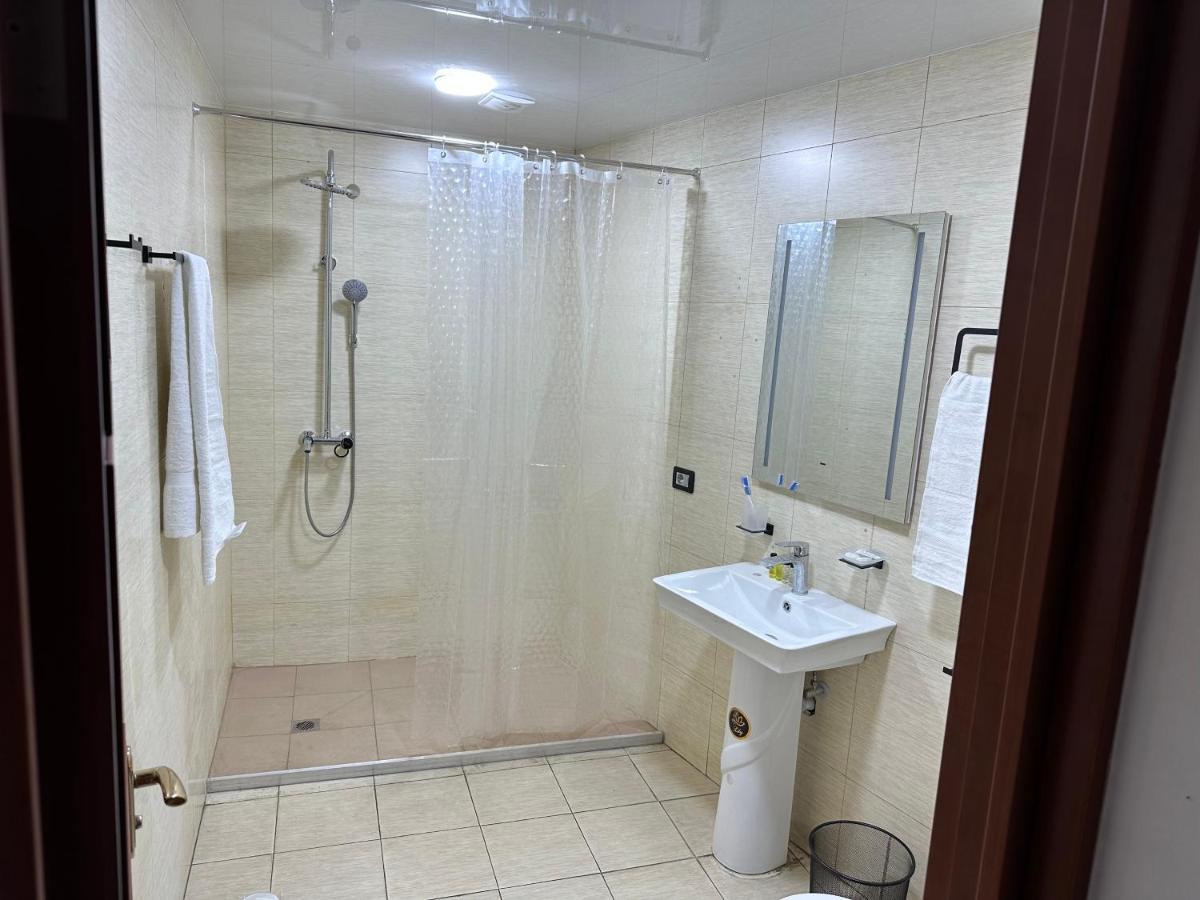 יירבאן Friendly Hotel מראה חיצוני תמונה