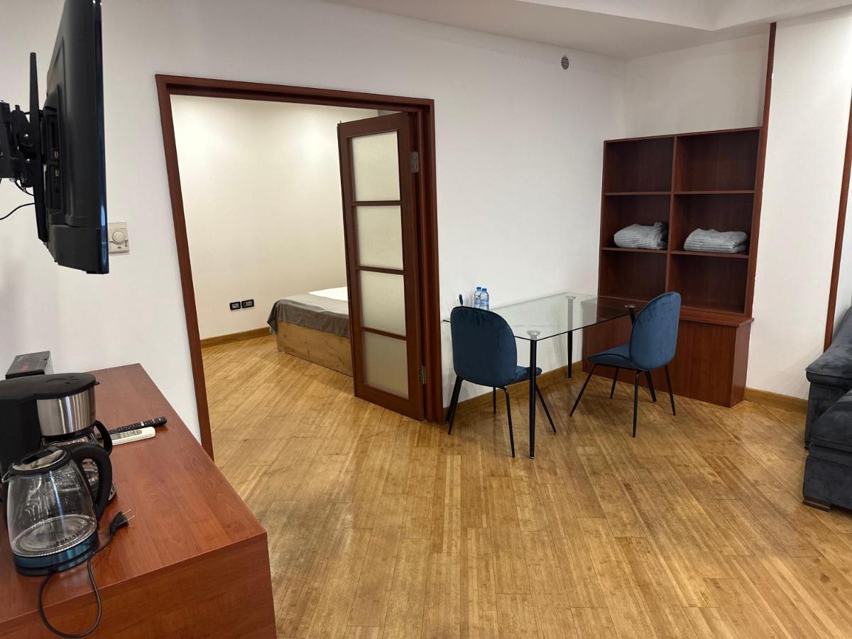 יירבאן Friendly Hotel מראה חיצוני תמונה