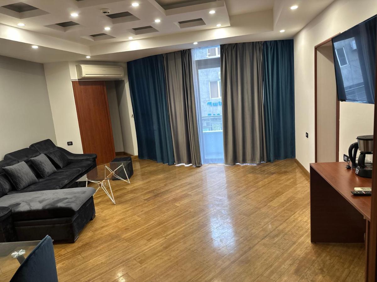 יירבאן Friendly Hotel מראה חיצוני תמונה