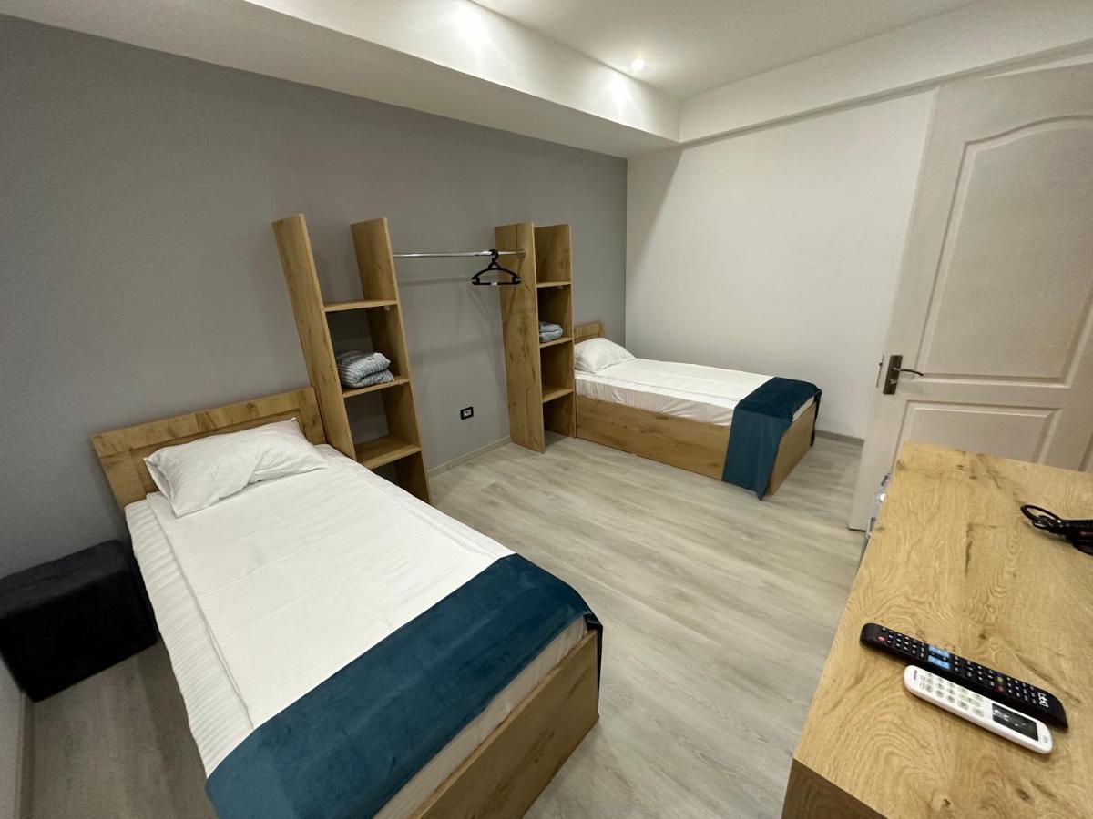 יירבאן Friendly Hotel מראה חיצוני תמונה