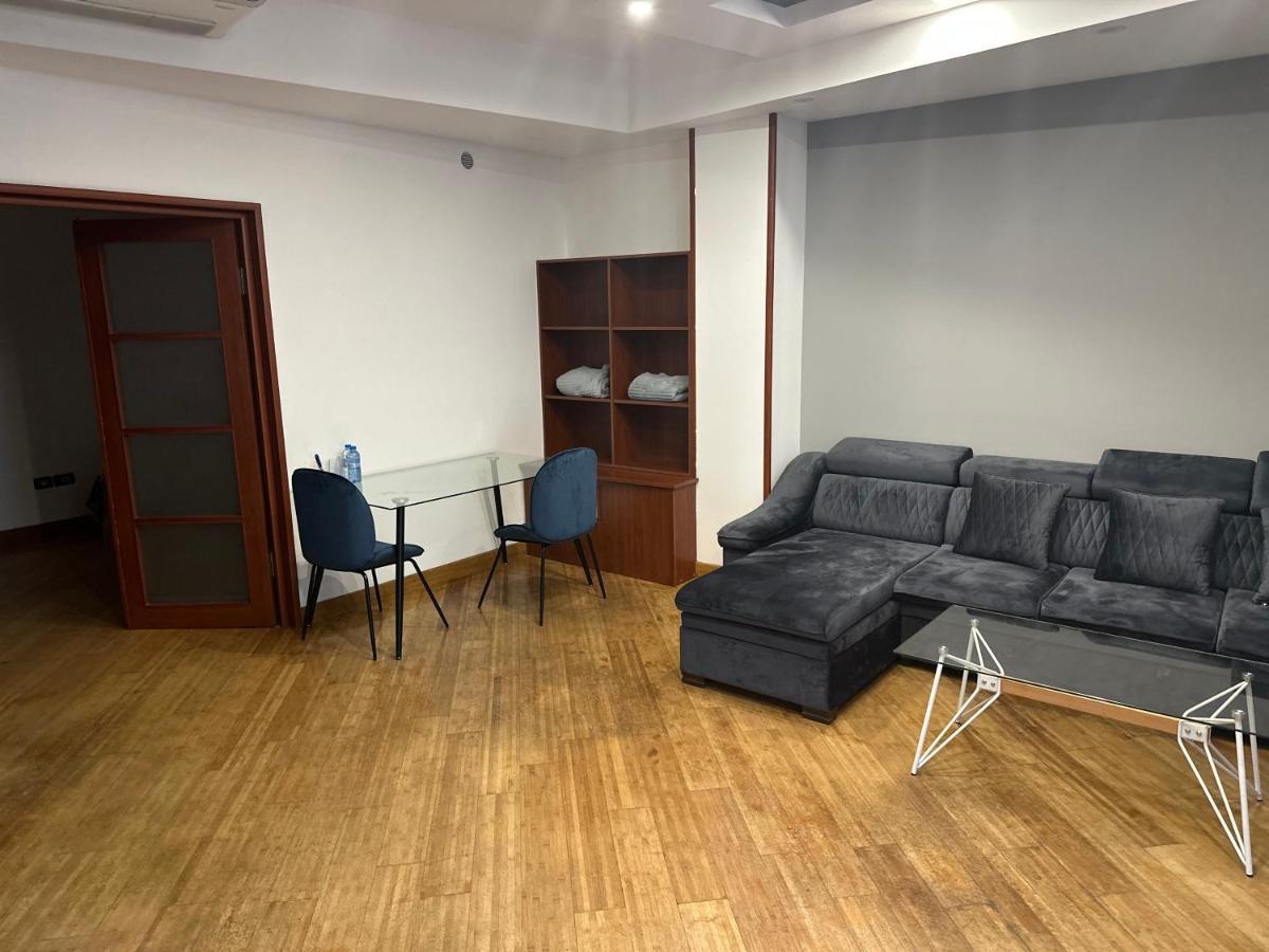 יירבאן Friendly Hotel מראה חיצוני תמונה