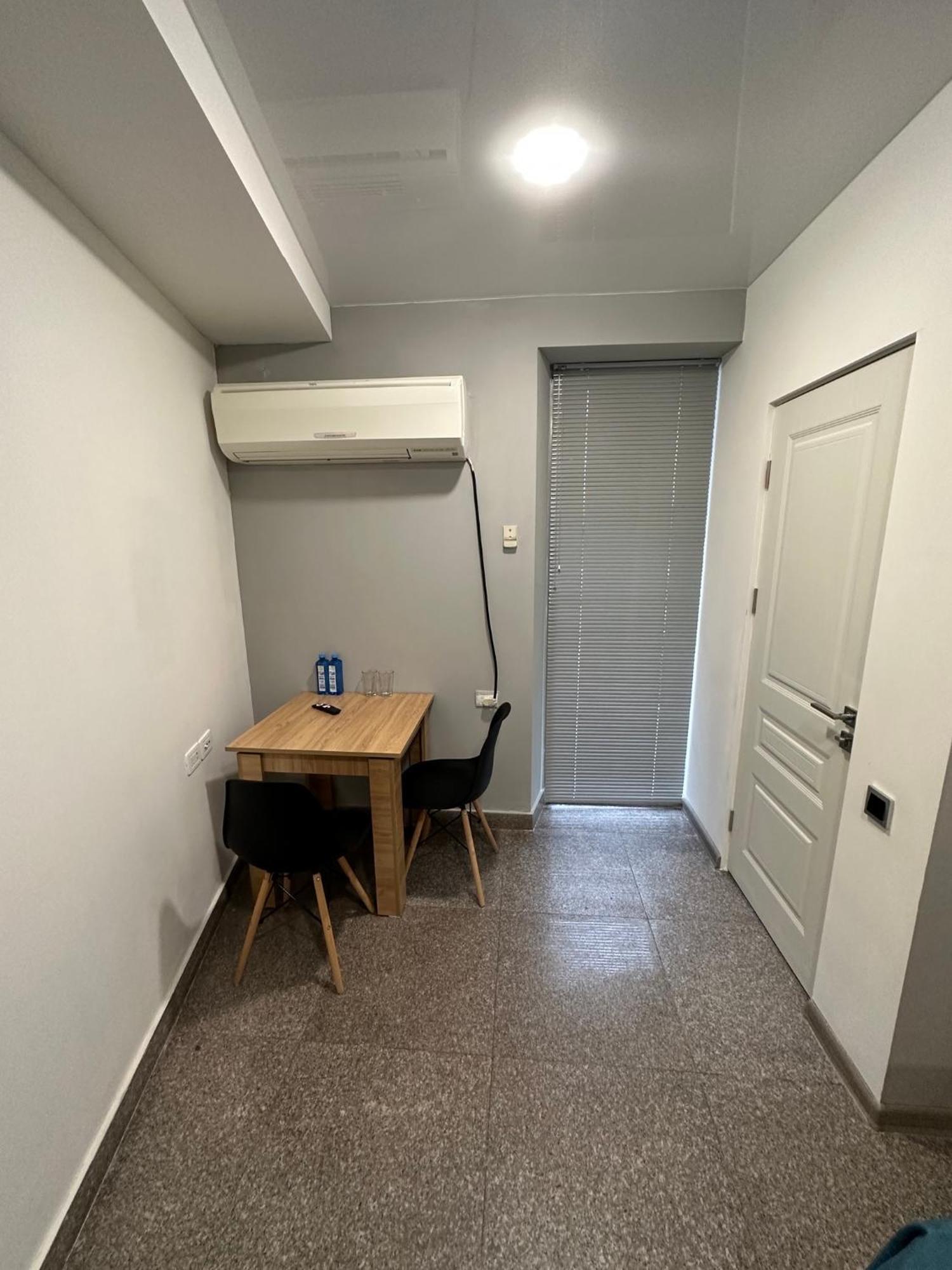 יירבאן Friendly Hotel מראה חיצוני תמונה