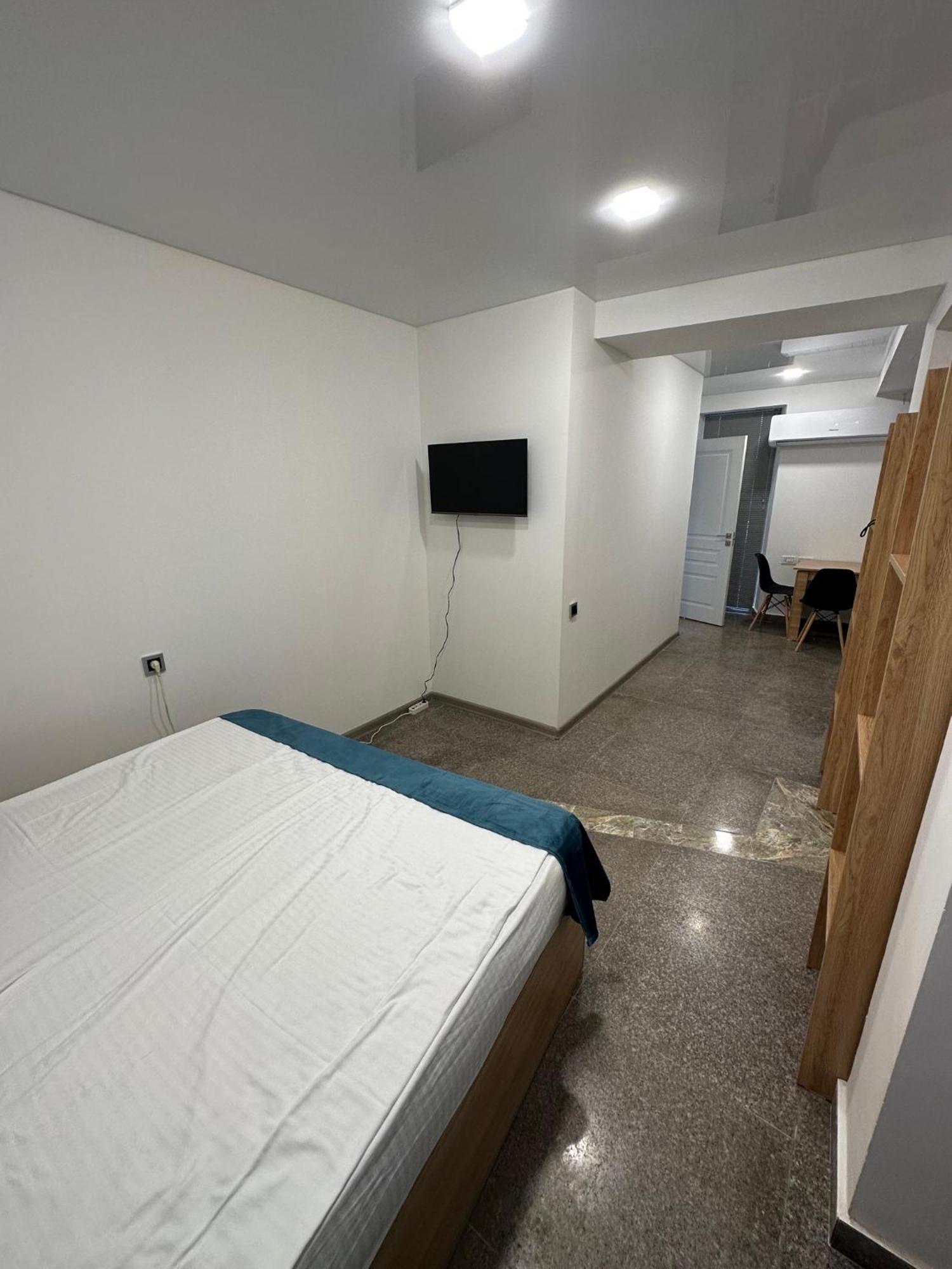 יירבאן Friendly Hotel מראה חיצוני תמונה